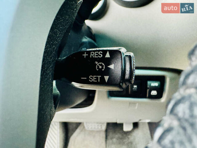 Белый Тойота Секвойя, объемом двигателя 5.7 л и пробегом 148 тыс. км за 37500 $, фото 24 на Automoto.ua