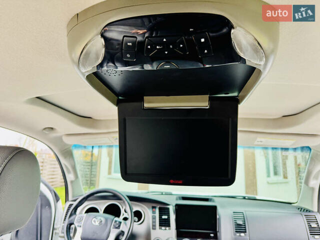 Белый Тойота Секвойя, объемом двигателя 5.7 л и пробегом 148 тыс. км за 37500 $, фото 18 на Automoto.ua