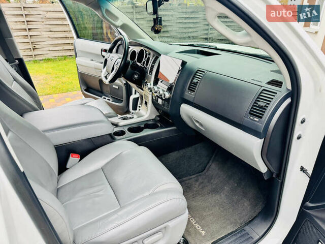 Белый Тойота Секвойя, объемом двигателя 5.7 л и пробегом 148 тыс. км за 37500 $, фото 17 на Automoto.ua