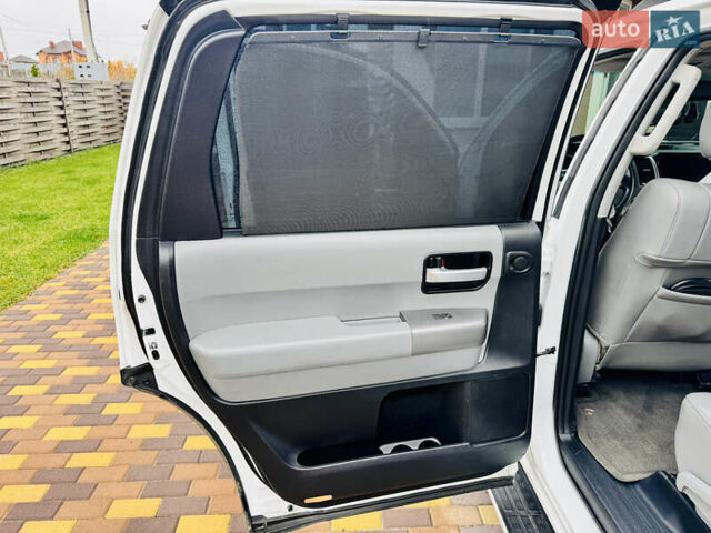 Белый Тойота Секвойя, объемом двигателя 5.7 л и пробегом 148 тыс. км за 37500 $, фото 12 на Automoto.ua