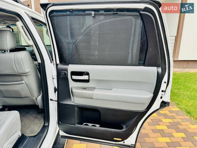 Белый Тойота Секвойя, объемом двигателя 5.7 л и пробегом 148 тыс. км за 37500 $, фото 15 на Automoto.ua