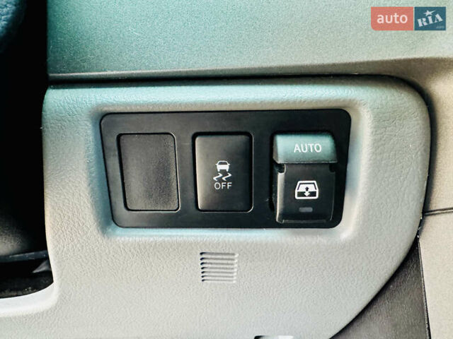 Белый Тойота Секвойя, объемом двигателя 5.7 л и пробегом 148 тыс. км за 37500 $, фото 25 на Automoto.ua