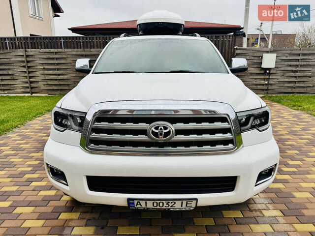 Белый Тойота Секвойя, объемом двигателя 5.7 л и пробегом 148 тыс. км за 37500 $, фото 1 на Automoto.ua