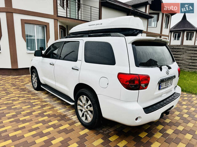 Белый Тойота Секвойя, объемом двигателя 5.7 л и пробегом 148 тыс. км за 37500 $, фото 6 на Automoto.ua