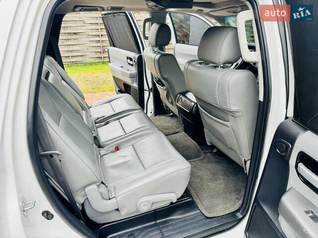 Белый Тойота Секвойя, объемом двигателя 5.7 л и пробегом 148 тыс. км за 37500 $, фото 14 на Automoto.ua