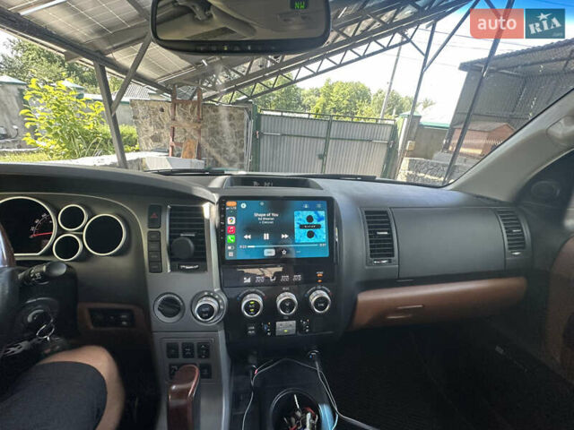 Белый Тойота Секвойя, объемом двигателя 5.66 л и пробегом 225 тыс. км за 33000 $, фото 11 на Automoto.ua