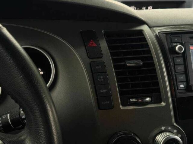 Белый Тойота Секвойя, объемом двигателя 5.7 л и пробегом 134 тыс. км за 19800 $, фото 9 на Automoto.ua