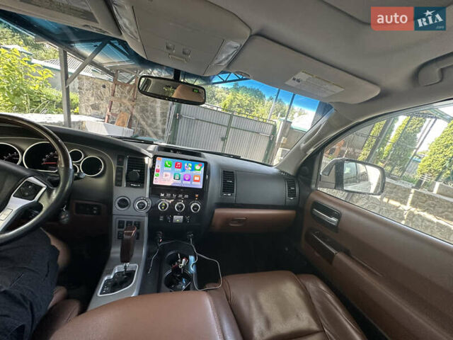 Белый Тойота Секвойя, объемом двигателя 5.66 л и пробегом 225 тыс. км за 33000 $, фото 10 на Automoto.ua