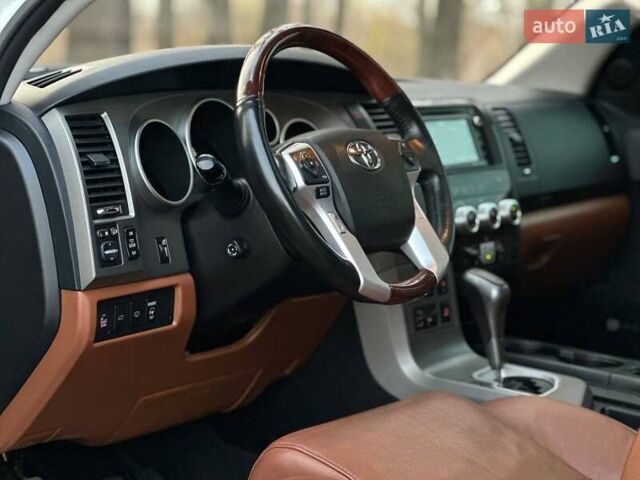 Білий Тойота Секвойя, об'ємом двигуна 5.66 л та пробігом 164 тис. км за 39000 $, фото 13 на Automoto.ua