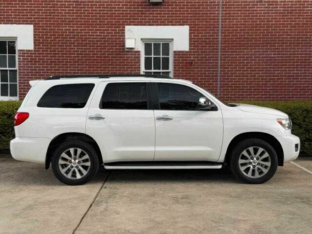 Белый Тойота Секвойя, объемом двигателя 5.7 л и пробегом 134 тыс. км за 19800 $, фото 2 на Automoto.ua