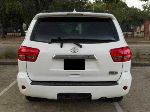 Белый Тойота Секвойя, объемом двигателя 5.7 л и пробегом 134 тыс. км за 19800 $, фото 3 на Automoto.ua