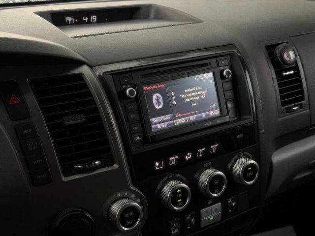 Белый Тойота Секвойя, объемом двигателя 5.7 л и пробегом 134 тыс. км за 19800 $, фото 10 на Automoto.ua