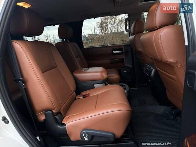 Білий Тойота Секвойя, об'ємом двигуна 5.66 л та пробігом 164 тис. км за 39000 $, фото 20 на Automoto.ua