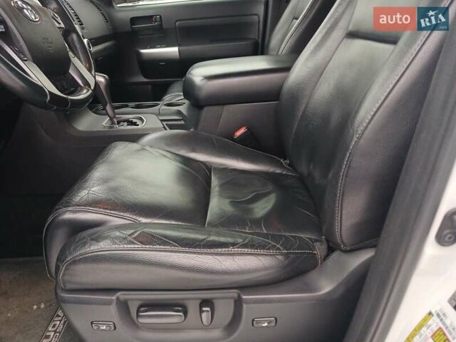 Білий Тойота Секвойя, об'ємом двигуна 5.66 л та пробігом 179 тис. км за 36000 $, фото 26 на Automoto.ua