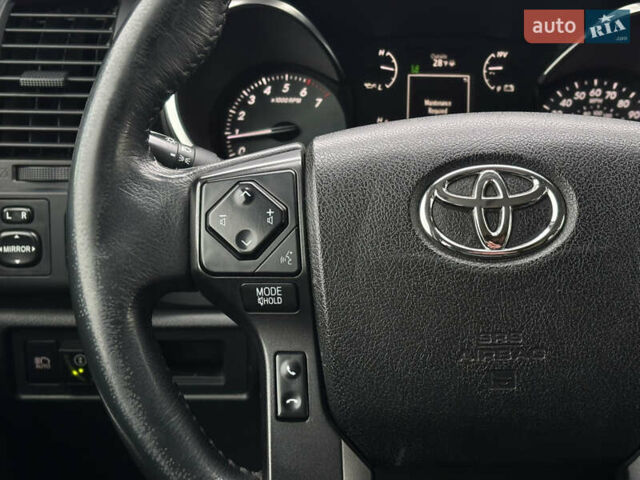 Білий Тойота Секвойя, об'ємом двигуна 5.66 л та пробігом 179 тис. км за 36000 $, фото 33 на Automoto.ua