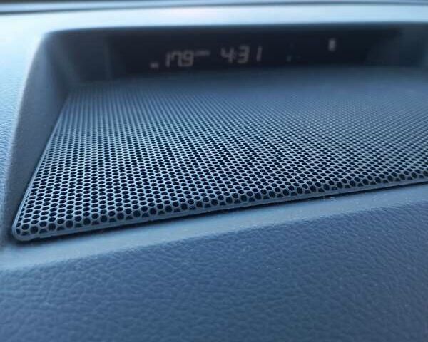 Белый Тойота Секвойя, объемом двигателя 5.7 л и пробегом 155 тыс. км за 42000 $, фото 5 на Automoto.ua