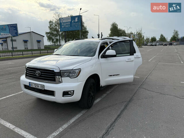 Белый Тойота Секвойя, объемом двигателя 5.66 л и пробегом 167 тыс. км за 38000 $, фото 3 на Automoto.ua