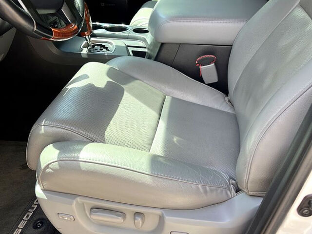 Білий Тойота Секвойя, об'ємом двигуна 5.7 л та пробігом 0 тис. км за 45000 $, фото 7 на Automoto.ua