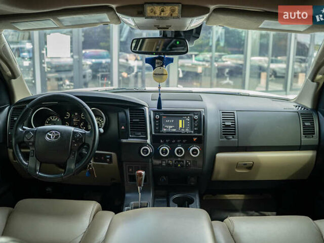 Белый Тойота Секвойя, объемом двигателя 5.66 л и пробегом 139 тыс. км за 39900 $, фото 22 на Automoto.ua
