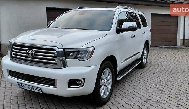 Белый Тойота Секвойя, объемом двигателя 5.66 л и пробегом 361 тыс. км за 34000 $, фото 13 на Automoto.ua