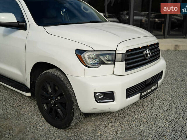 Белый Тойота Секвойя, объемом двигателя 5.66 л и пробегом 139 тыс. км за 39900 $, фото 9 на Automoto.ua