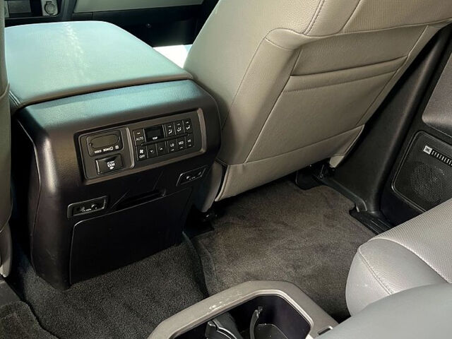 Білий Тойота Секвойя, об'ємом двигуна 5.7 л та пробігом 0 тис. км за 45000 $, фото 12 на Automoto.ua