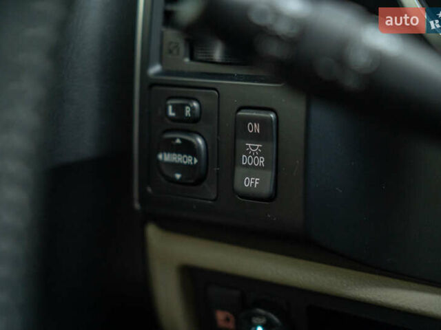 Белый Тойота Секвойя, объемом двигателя 5.66 л и пробегом 139 тыс. км за 39900 $, фото 20 на Automoto.ua