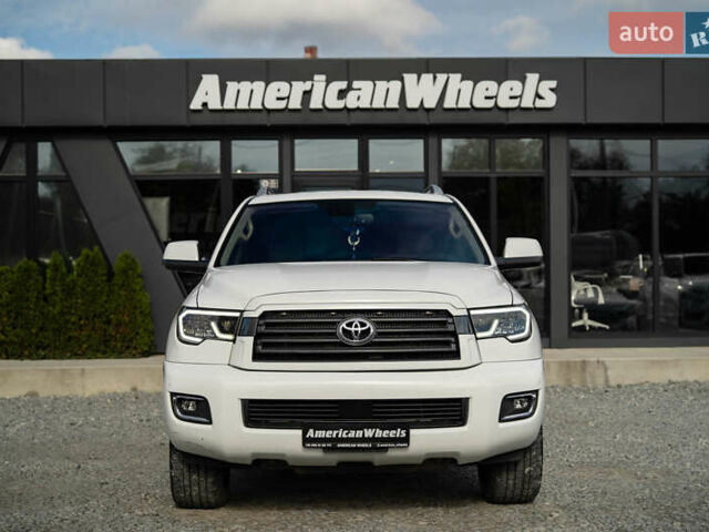 Белый Тойота Секвойя, объемом двигателя 5.66 л и пробегом 139 тыс. км за 39900 $, фото 1 на Automoto.ua