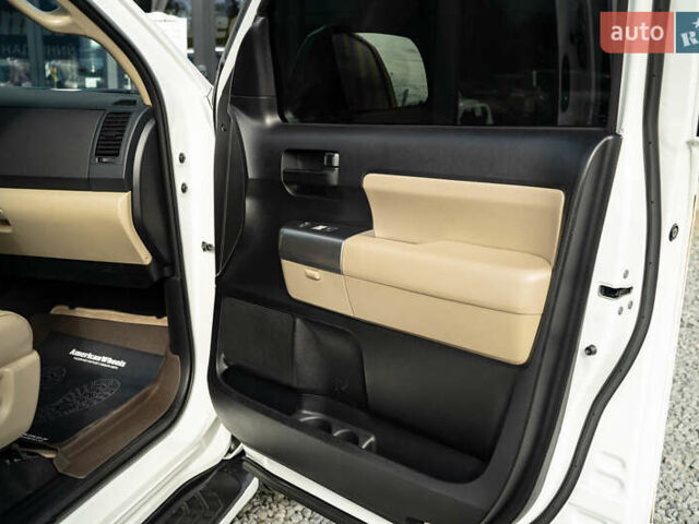 Белый Тойота Секвойя, объемом двигателя 5.66 л и пробегом 139 тыс. км за 39900 $, фото 37 на Automoto.ua