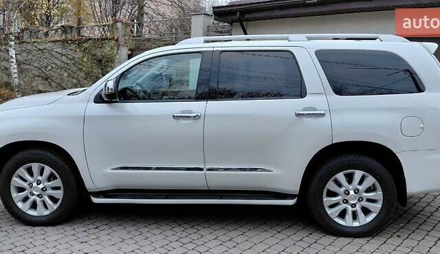 Белый Тойота Секвойя, объемом двигателя 5.66 л и пробегом 361 тыс. км за 34000 $, фото 5 на Automoto.ua
