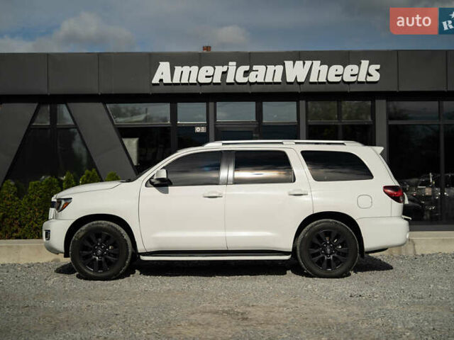 Белый Тойота Секвойя, объемом двигателя 5.66 л и пробегом 139 тыс. км за 39900 $, фото 3 на Automoto.ua