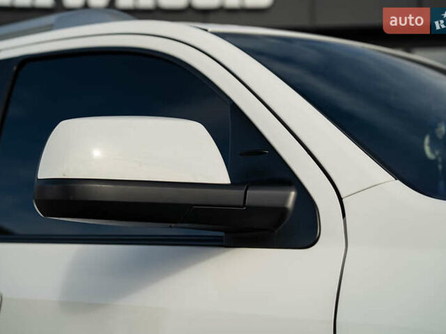 Белый Тойота Секвойя, объемом двигателя 5.66 л и пробегом 139 тыс. км за 39900 $, фото 10 на Automoto.ua