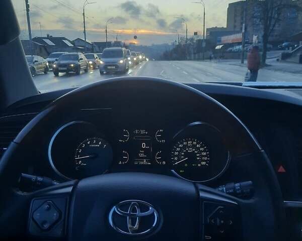 Белый Тойота Секвойя, объемом двигателя 5.66 л и пробегом 361 тыс. км за 34000 $, фото 12 на Automoto.ua