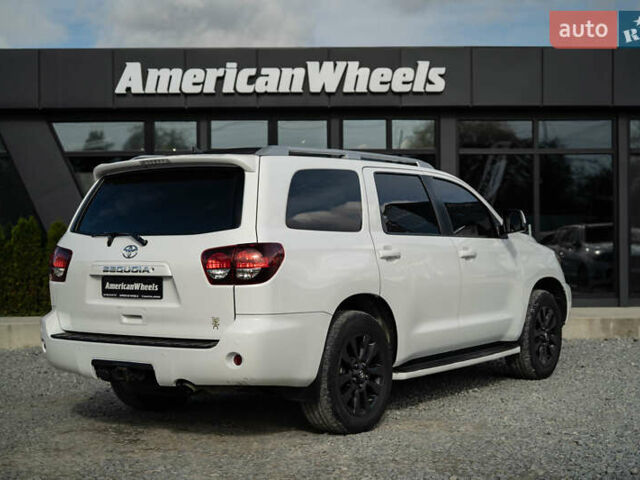 Белый Тойота Секвойя, объемом двигателя 5.66 л и пробегом 139 тыс. км за 39900 $, фото 4 на Automoto.ua