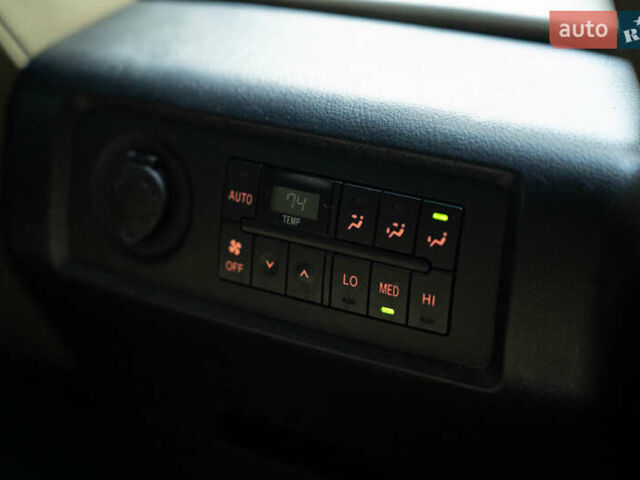 Белый Тойота Секвойя, объемом двигателя 5.66 л и пробегом 139 тыс. км за 39900 $, фото 35 на Automoto.ua