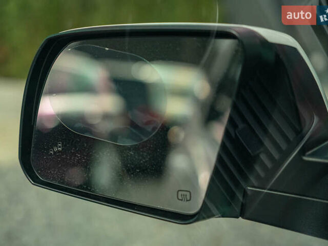 Белый Тойота Секвойя, объемом двигателя 5.66 л и пробегом 139 тыс. км за 39900 $, фото 18 на Automoto.ua