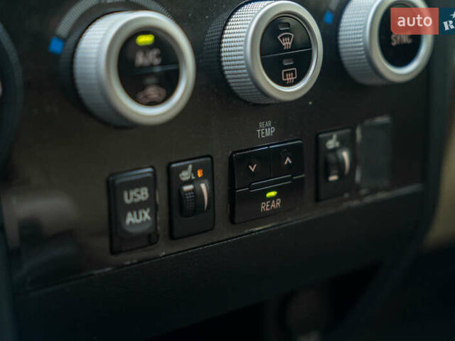 Белый Тойота Секвойя, объемом двигателя 5.66 л и пробегом 139 тыс. км за 39900 $, фото 29 на Automoto.ua