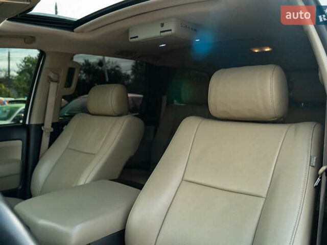 Белый Тойота Секвойя, объемом двигателя 5.66 л и пробегом 139 тыс. км за 39900 $, фото 32 на Automoto.ua