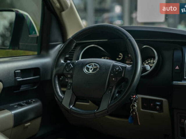 Белый Тойота Секвойя, объемом двигателя 5.66 л и пробегом 139 тыс. км за 39900 $, фото 23 на Automoto.ua