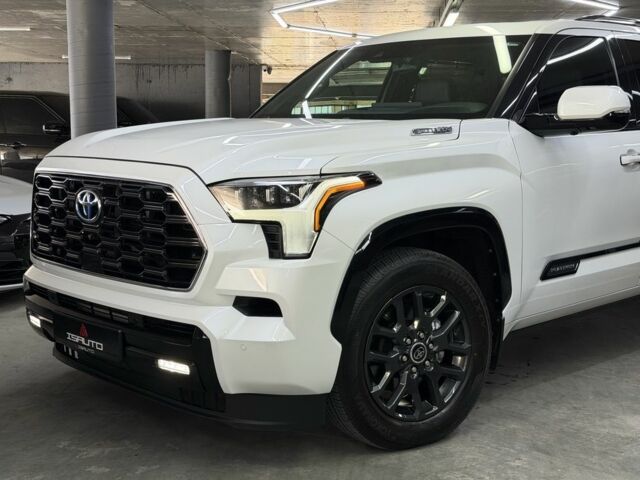 Белый Тойота Секвойя, объемом двигателя 3.5 л и пробегом 16 тыс. км за 113000 $, фото 7 на Automoto.ua