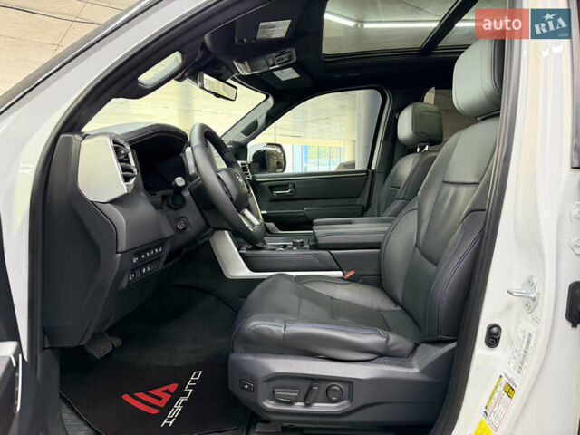 Тойота Секвойя 2023 в Одессе на Automoto.ua Белый Тойота Секвойя, объемом двигателя 3.45 л и пробегом 16 тыс. км за 113000 $, фото 20 на Automoto.ua