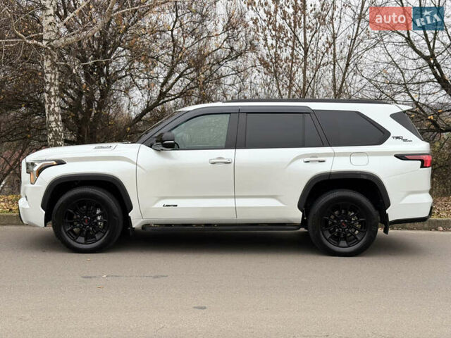 Белый Тойота Секвойя, объемом двигателя 3.45 л и пробегом 36 тыс. км за 92900 $, фото 3 на Automoto.ua