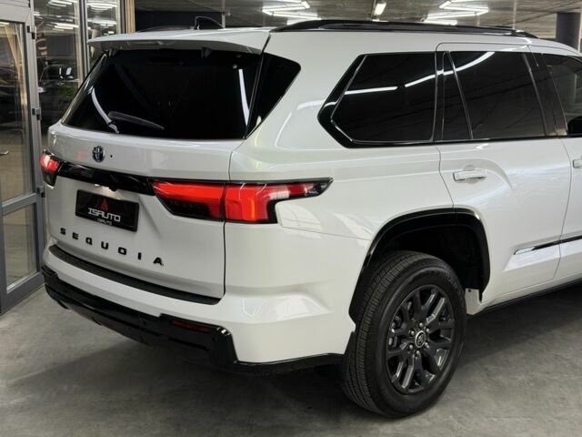 Белый Тойота Секвойя, объемом двигателя 3.5 л и пробегом 16 тыс. км за 113000 $, фото 9 на Automoto.ua