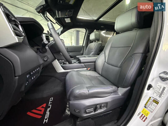 Тойота Секвойя 2023 в Одессе на Automoto.ua Белый Тойота Секвойя, объемом двигателя 3.45 л и пробегом 16 тыс. км за 113000 $, фото 18 на Automoto.ua