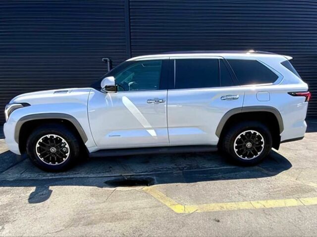 Белый Тойота Секвойя, объемом двигателя 3.4 л и пробегом 12 тыс. км за 30000 $, фото 3 на Automoto.ua