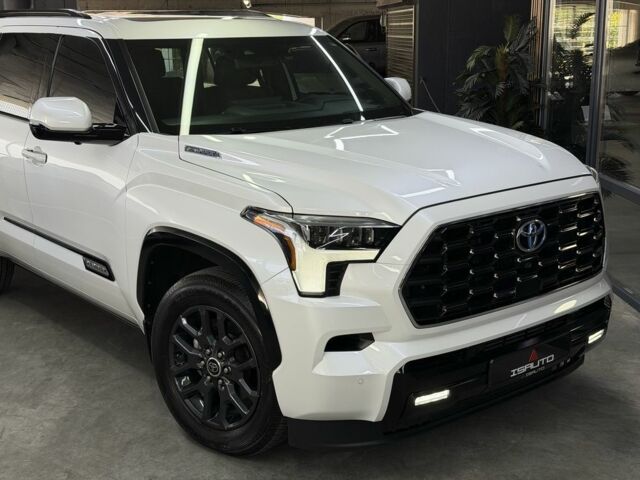 Белый Тойота Секвойя, объемом двигателя 3.5 л и пробегом 16 тыс. км за 113000 $, фото 1 на Automoto.ua