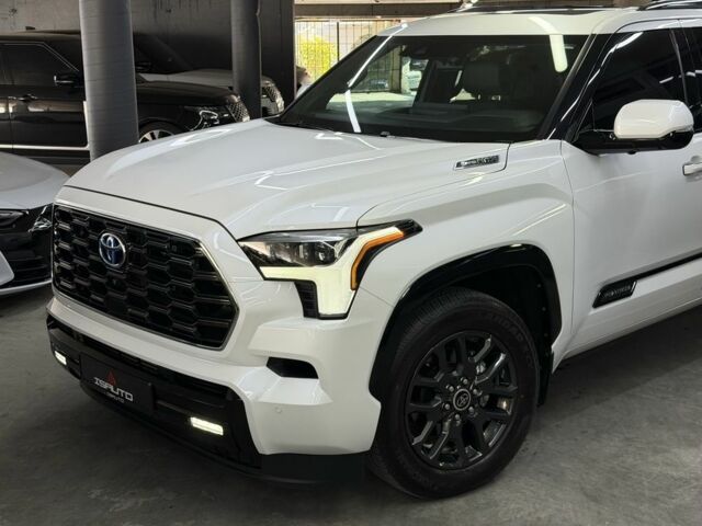 Белый Тойота Секвойя, объемом двигателя 3.5 л и пробегом 16 тыс. км за 113000 $, фото 5 на Automoto.ua