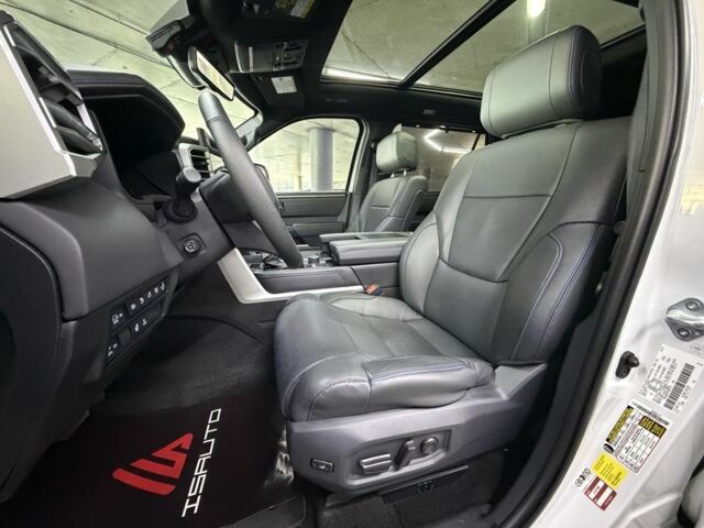 Белый Тойота Секвойя, объемом двигателя 3.5 л и пробегом 16 тыс. км за 113000 $, фото 16 на Automoto.ua