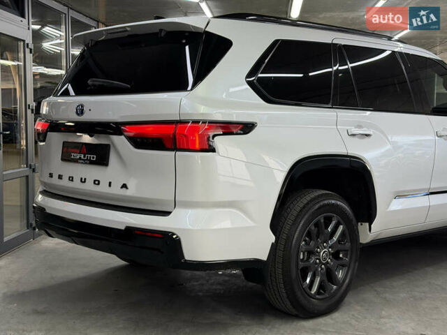 Тойота Секвойя 2023 в Одессе на Automoto.ua Белый Тойота Секвойя, объемом двигателя 3.45 л и пробегом 16 тыс. км за 113000 $, фото 16 на Automoto.ua