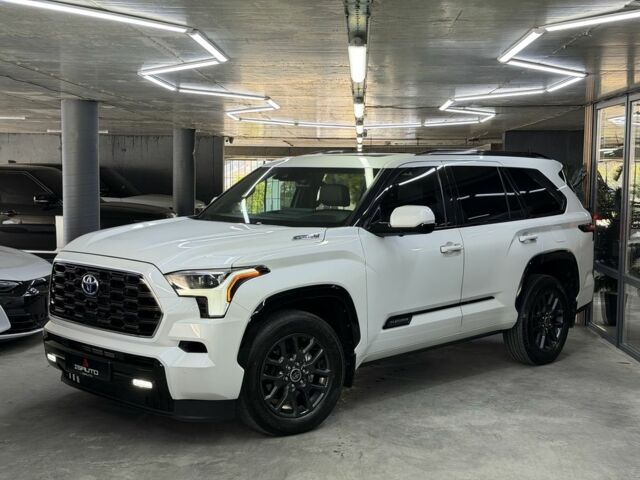 Белый Тойота Секвойя, объемом двигателя 3.5 л и пробегом 16 тыс. км за 113000 $, фото 4 на Automoto.ua